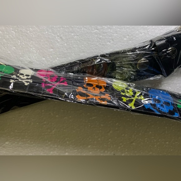 New Unisex skull ☠️ Emo rocker goth Pyramid Studded belt / festival gear - Picture 6 of 11